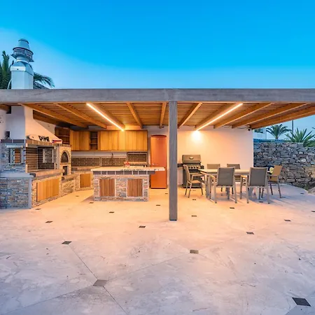 Poolside Retreat - Sea View & Calm Escape - Pearl Апартаменты Стелида