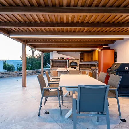 Poolside Retreat - Sea View & Calm Escape - Pearl *