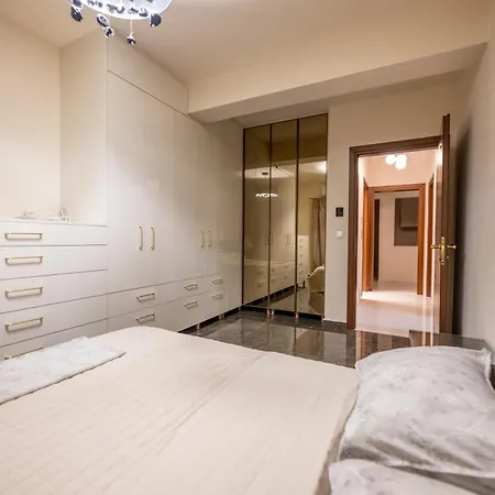 Apartman Poolside Retreat - Sea View & Calm Escape - Pearl Sztelída
