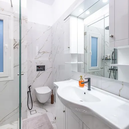 Poolside Retreat - Sea View & Calm Escape - Pearl Апартаменты *