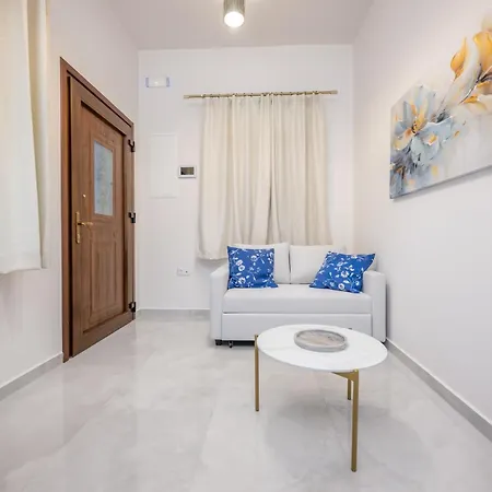 Poolside Retreat - Sea View & Calm Escape - Pearl Sztelída