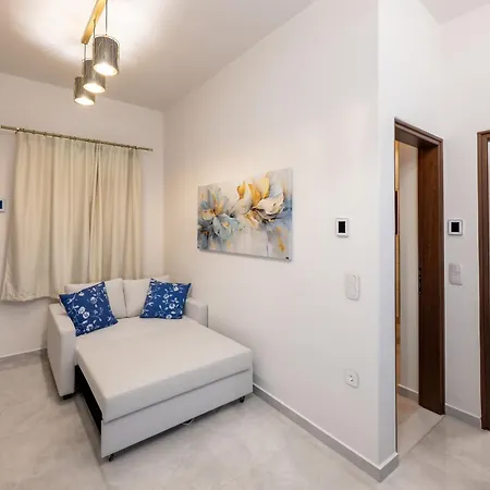 Poolside Retreat - Sea View & Calm Escape - Pearl Apartman
